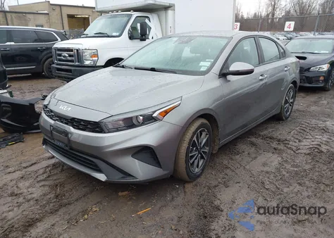 2022 Kia Forte Lxs z USA, uszkodzony, nr VIN 3KPF24AD9NE476730